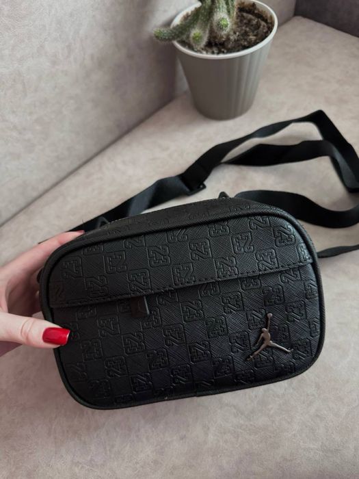 Сумка Air Jordan Monogram Crossbody | Nike, найк, джордан месенджер