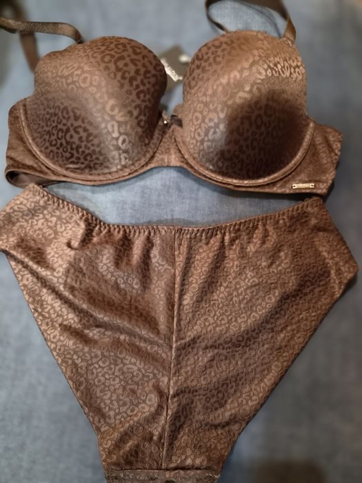 Продам  комплект женского белья Balaloum