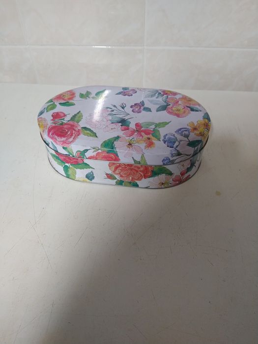 Box              .64740317154433120