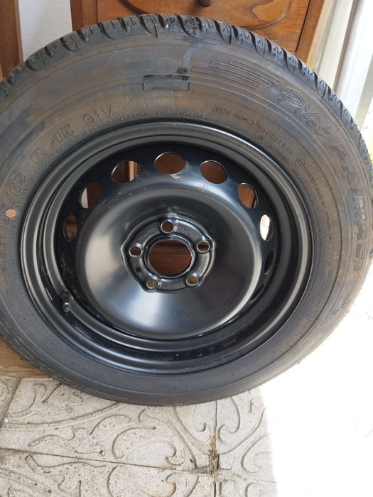 Pneu Michelin  195/65 R 15 e jante nova