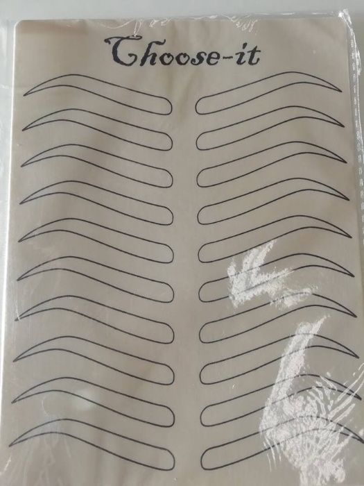 Pele sintética com a forma da sobrancelha para treino