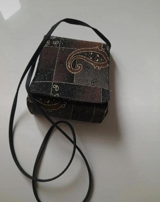 Czarna brązowa mała wzorzysta vintage torebka kwadratowa prostokątna