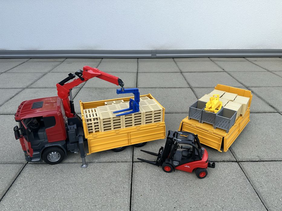 Bruder Scania + przyczepa + widlak + ładunek