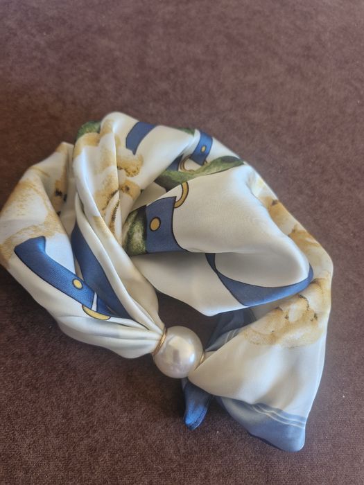 Nowa elegancka apaszka na magnes