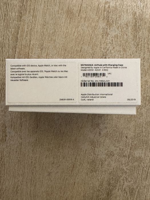 Apple AirPods 2 with Charging Case