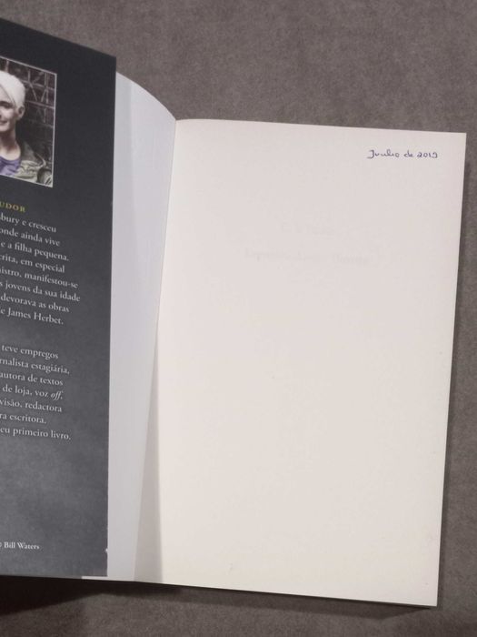 C. J. Tudor - Levaram Annie Thorne