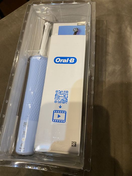 Escova eletrica Oral-B nova