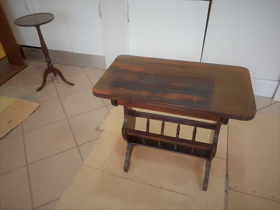 Mesa de Apoio / Porta Revistas em Madeira de Mogno