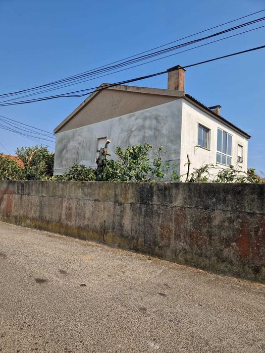 Vivenda para reconstrução + lote para construção