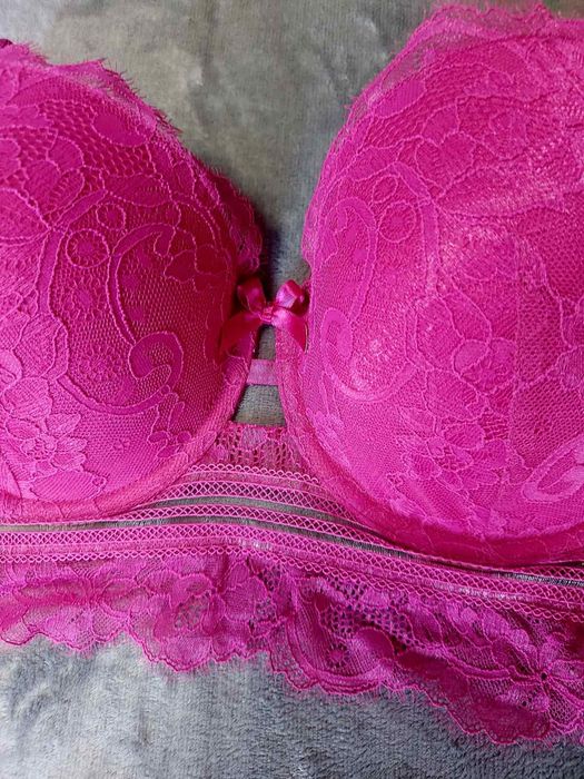 Яскравий бюстгальтер Hunkemoller.