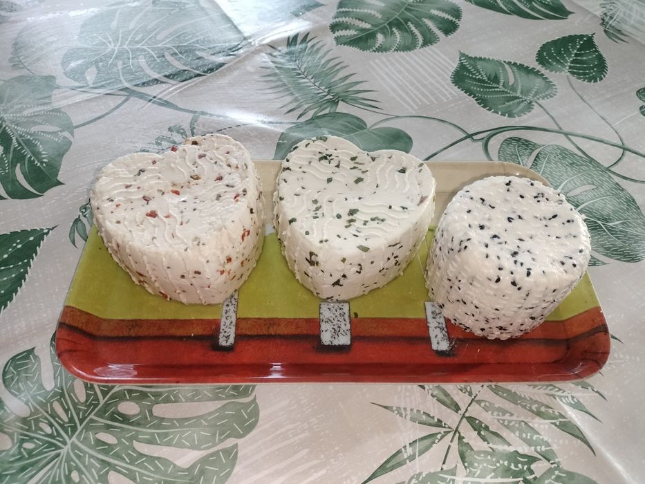 Pyszny twaróg kozi ,mleko  oraz Ser typu Koryciński podpuszczkowy