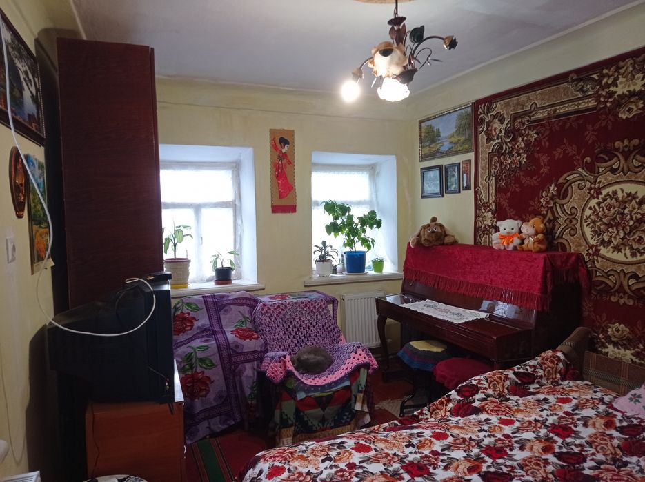 Продаю дом - 4 ком., можно на 2 семьи, космет ремонт. Район 8 Военная