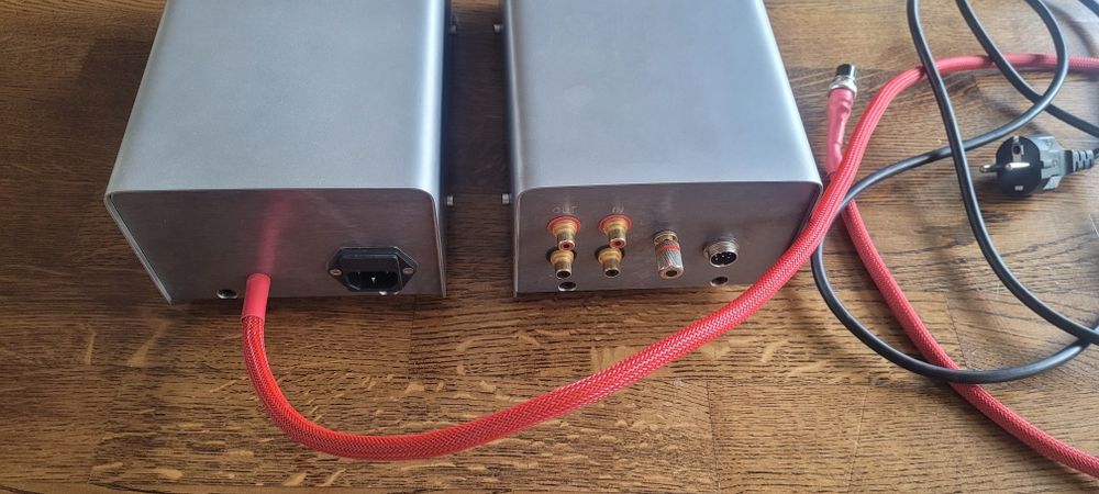 Przedwzmacniacz AHAJA NUDA MC