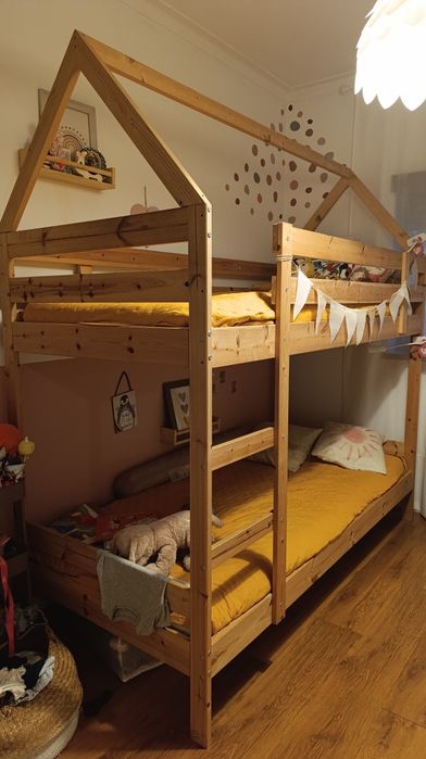 Estrutura de cama IKEA beliche Mydal  com estrutura casa Montessori