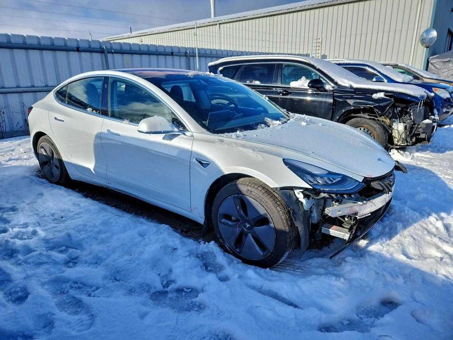 Tesla Model 3 Long Range 2018 в дорозі