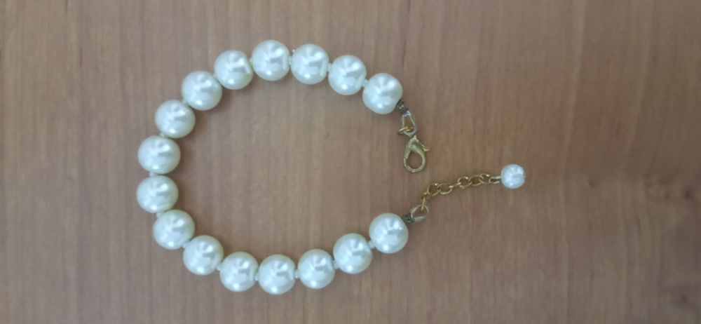Браслет з білих бусин, 18 см