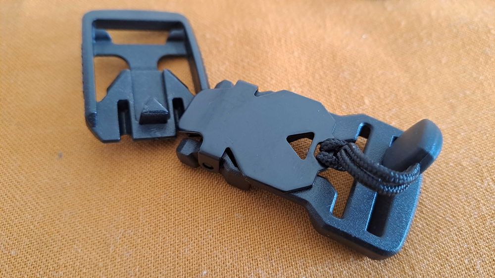 2 fechos/fivelas/magnéticos. Novos