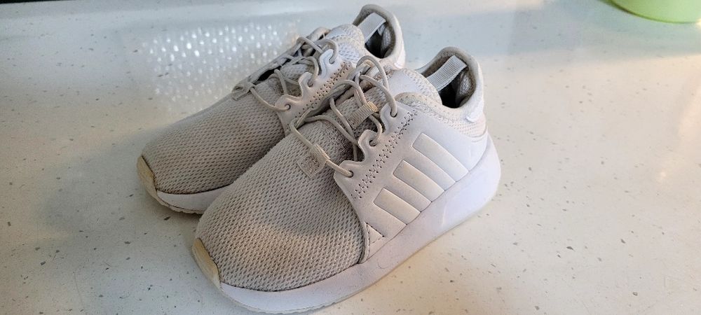 Białe adidasy rozmiar 26 długość wkładki 15 cm