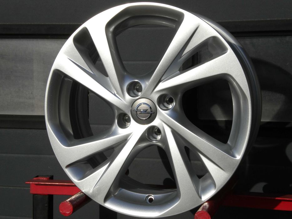 Nowe oryginalne felgi aluminiowe 17 4x108 Opel Corsa F