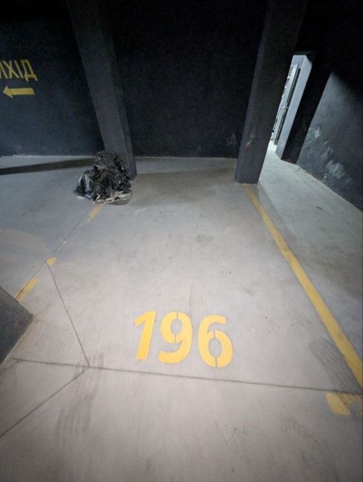 Продам паркомісце в ЖК Липки