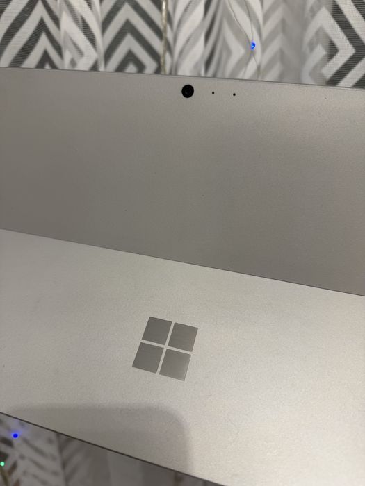 Microsoft surface pro 5 model 1796 i5 4gb 128ssd