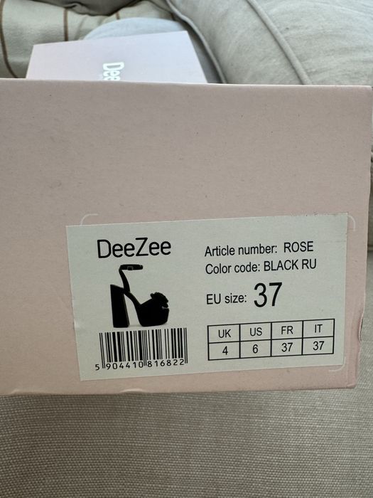 DeeZee czarne sandały na platformie r. 37