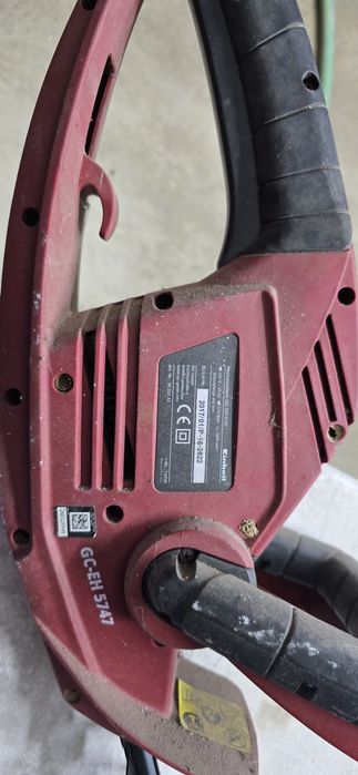 Corta-sebes elétrico da marca Einhell.