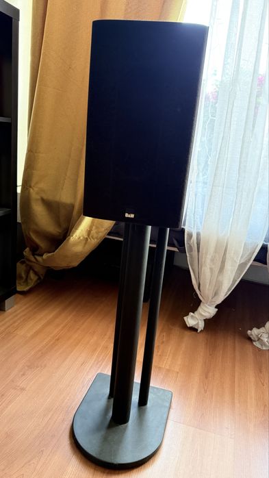 Bowers and Wilkins 685