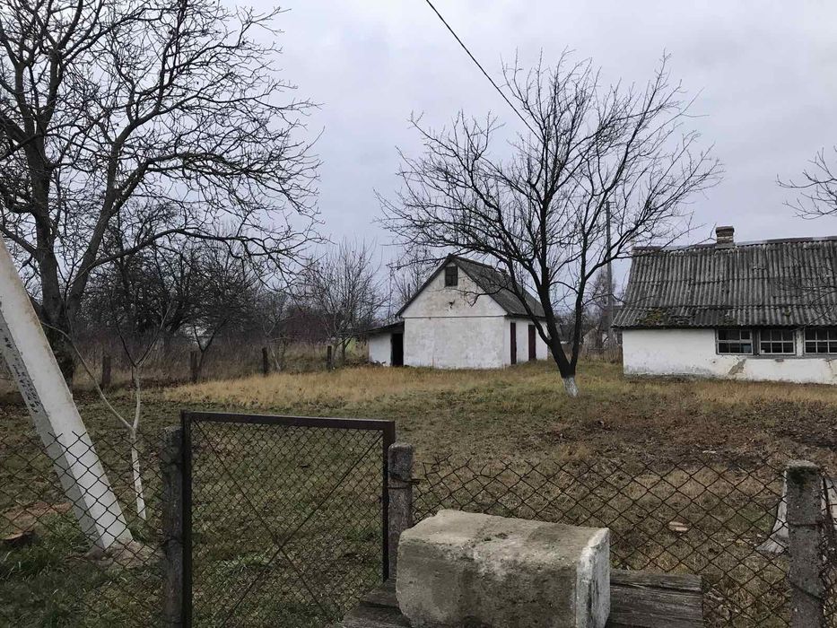 Продам Участок .Смт. Луків вул.Залізнична 26. Площа землі 25 сотих