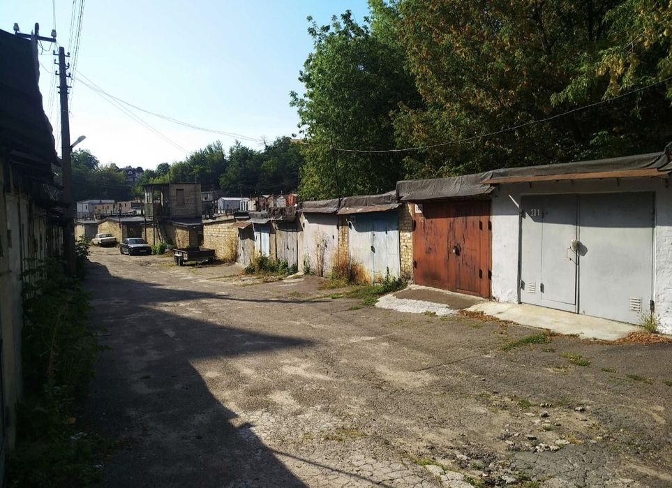 Продаж  гаражу для авто