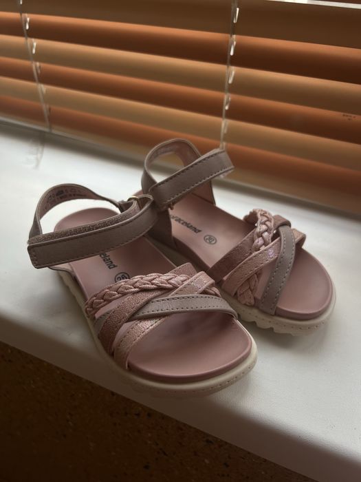 Босоніжки на дівчинку в новому стані 26 р