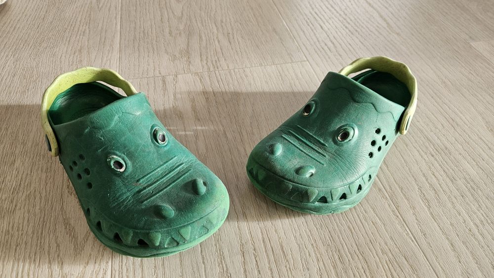 Buty 30,32,33 białe, czarne, tenisówki , pełne, kroksy , kapcie wysyłk