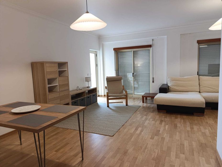 Quarto em apartamento mobilado e equipado