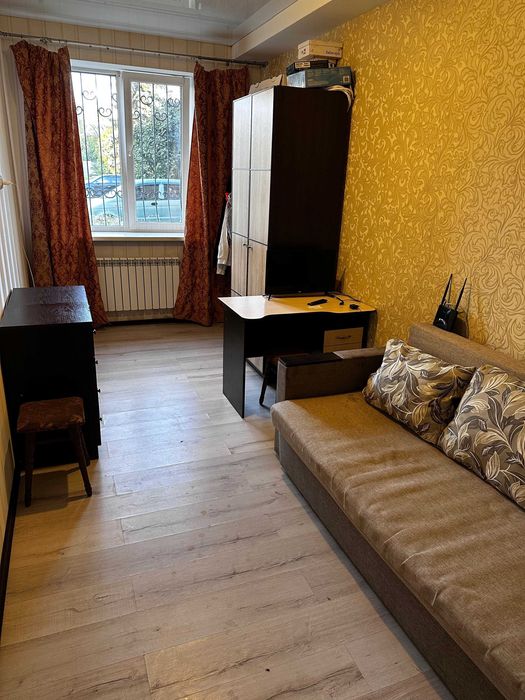 Продам 1 кімнатну гостинку вул. Георгія Тарасенка  1/4     17500 у.е.    M