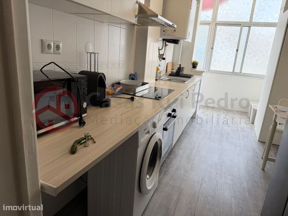 Apartamento T4 remodelado, a 5 minutos do metro do Laranjeiro, Almada