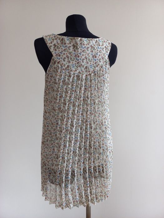 Plisowana jedwabna tunika w kwiatki