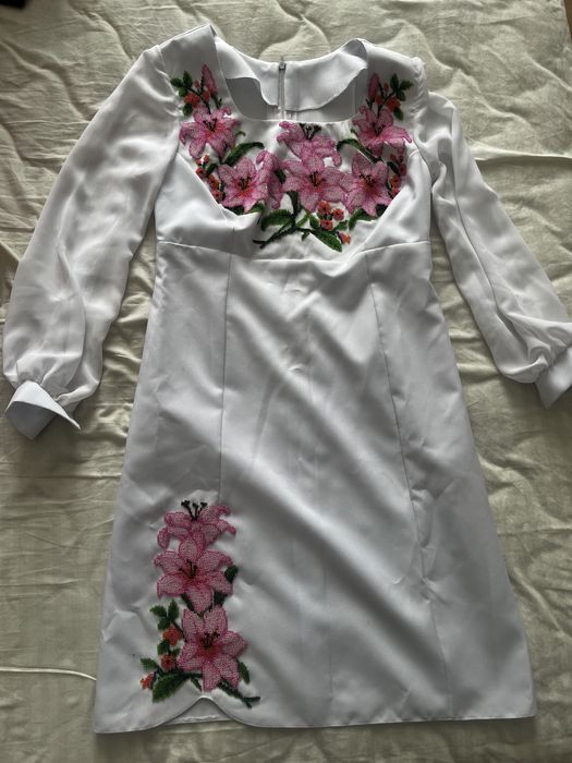 Вишите плаття ручної роботи