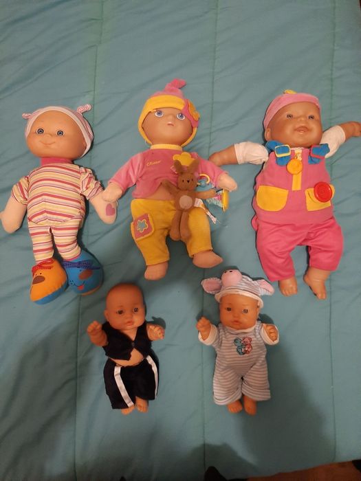 Bonecas e peluches