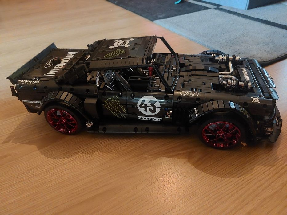 Lego tecnic Ford Mustang Hoonicorn