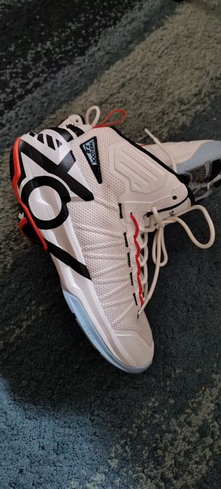 Sapatos de basquetebol