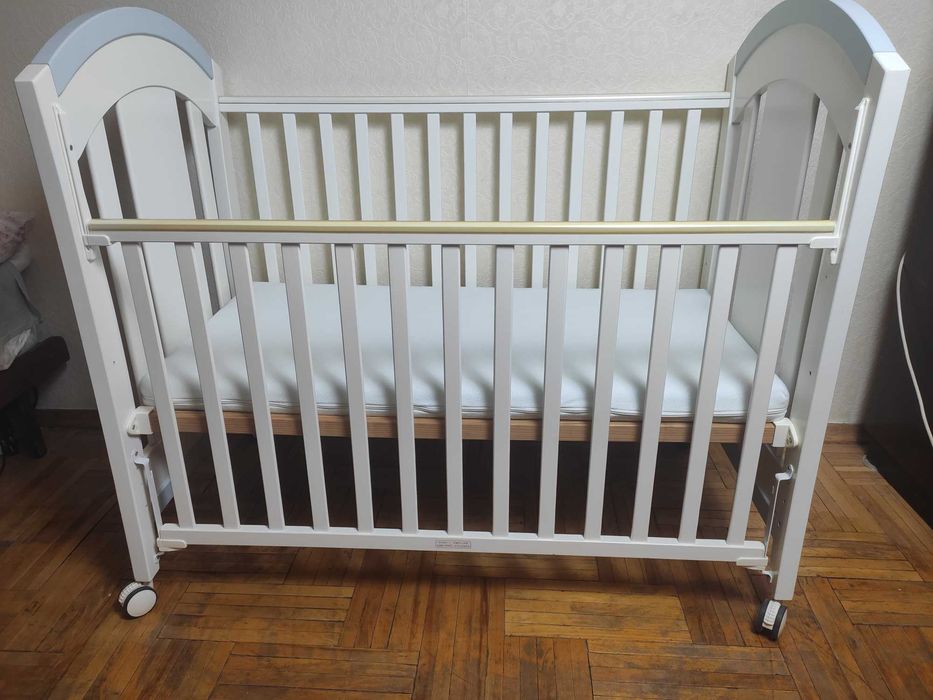 Дитяче ліжко Trama Luna 120*60+матрац+2 простирадла. Стан гарний