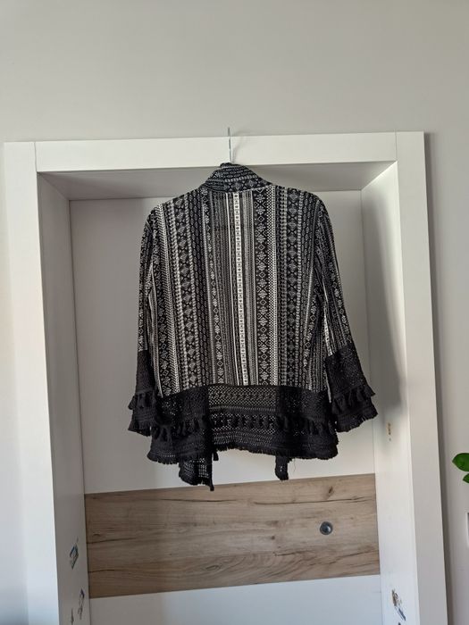 Lekka narzutka oversize frędzle