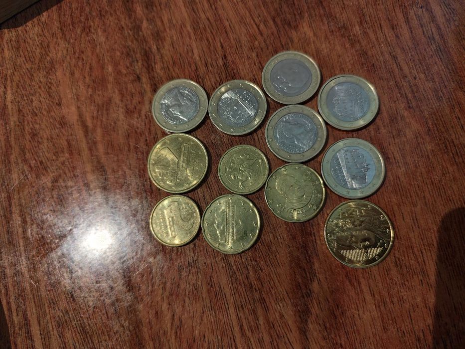 Moedas de 2 euros não circuladas/circulada e outrase outras s