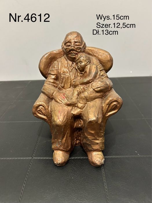 Figurka dziadek w fotelu nr.4612