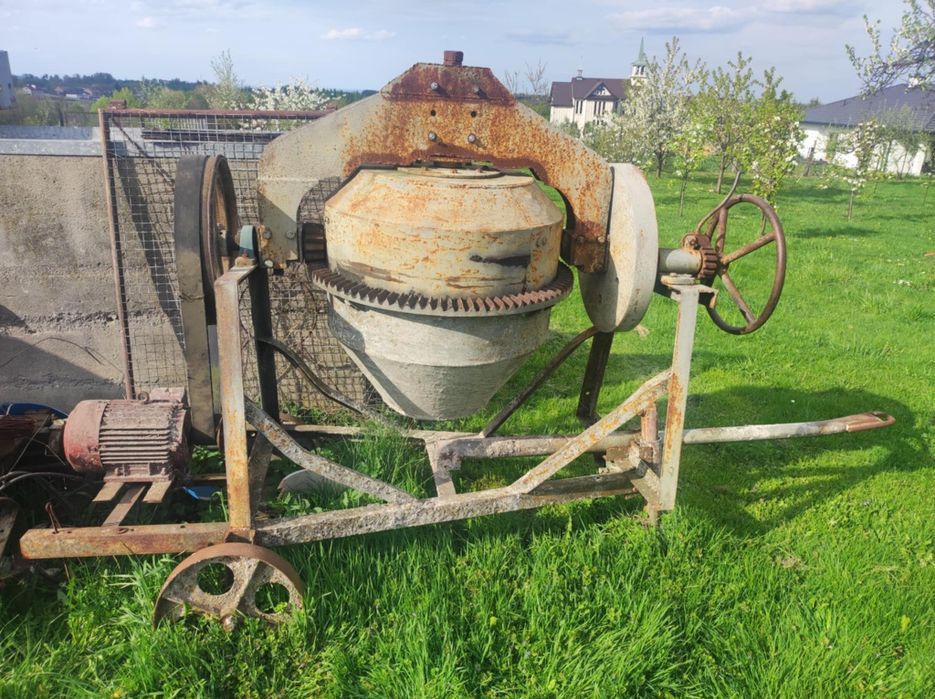 Betoniarka duża z silnikiem