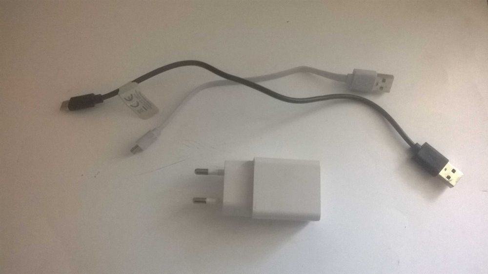 Зарядка USB 5В 2.4А и кабели к ней USB-micro USB и USB-TPC одним лотом