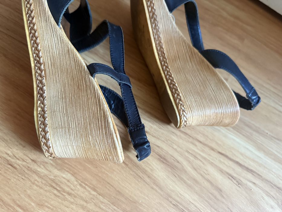 Sandały roz.  37 Lasocki koturny czarne skóra - buty