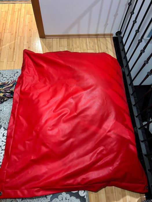 puff gigante vermelho retangular 1,6m por 1,3m, como novo