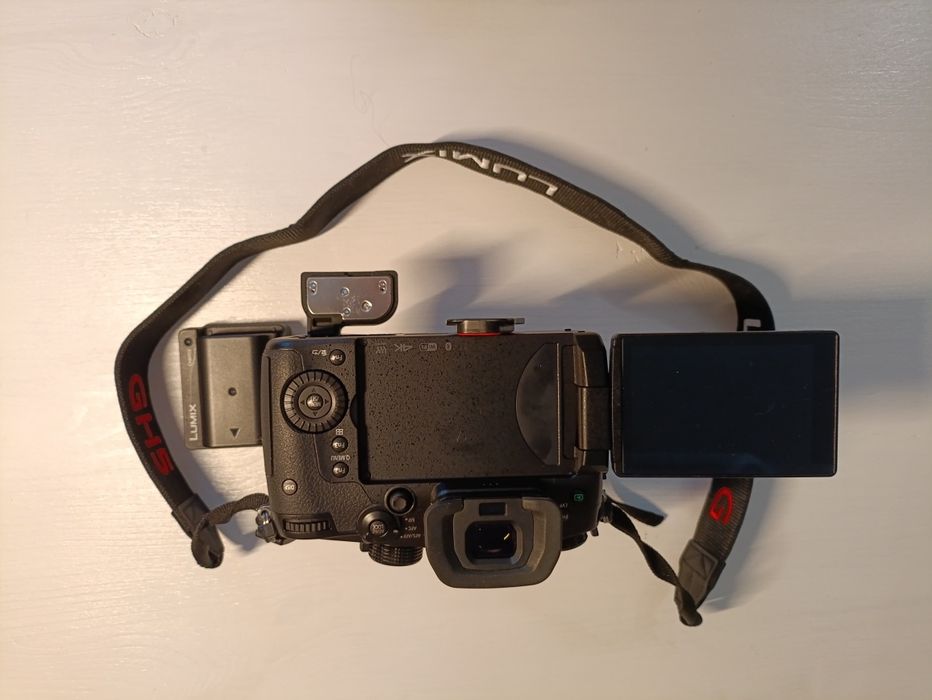 Panasonic Lumix GH5 з кітовим об'єктивом 12-60 мм(майже новий) + звук + аксесуари
