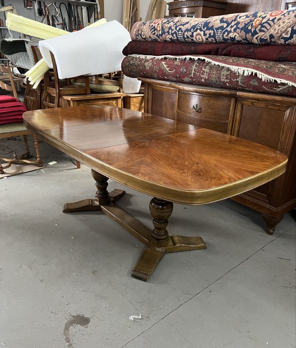 Duży rozkładany stół